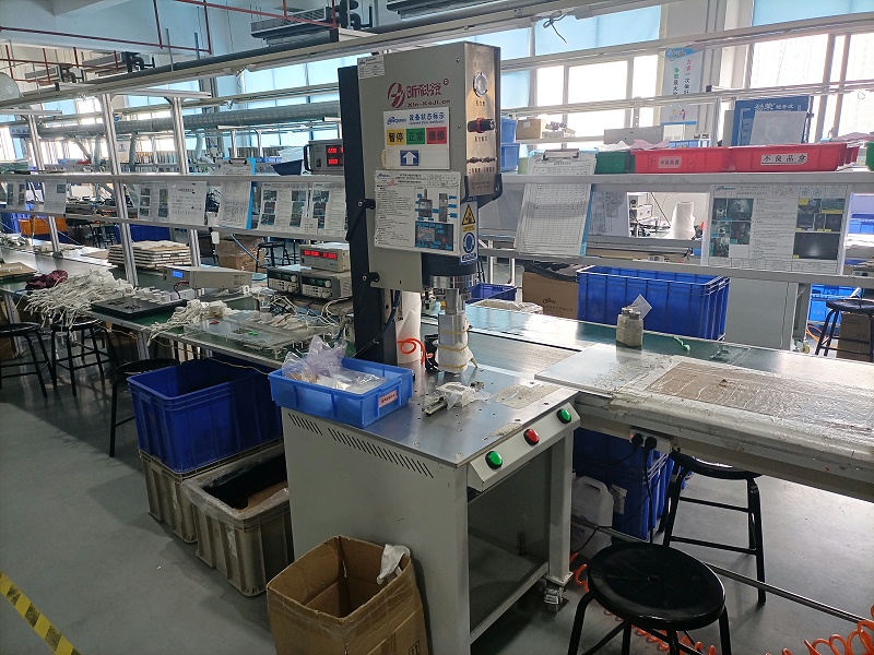 廈門昕科技教你如何調(diào)節(jié)超聲波平模具的水平平衡