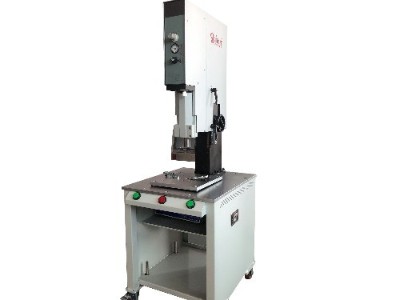 超聲波塑料焊接設備以及超聲波模具都是至關重要的